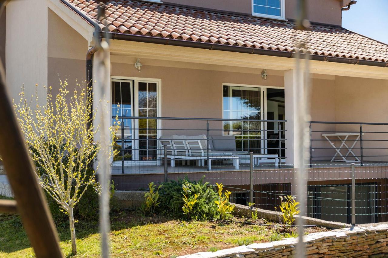 Villa Stylish & Luxury Villa With Pool, Biliard, Extra Pool Heating Available - Wiibuk