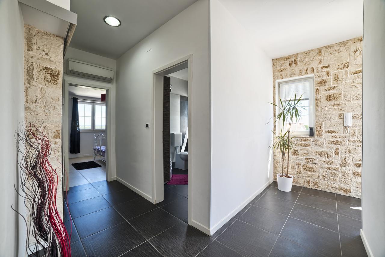 Stylish & Luxury Villa With Pool, Biliard, Extra Pool Heating Available - Wiibuk *