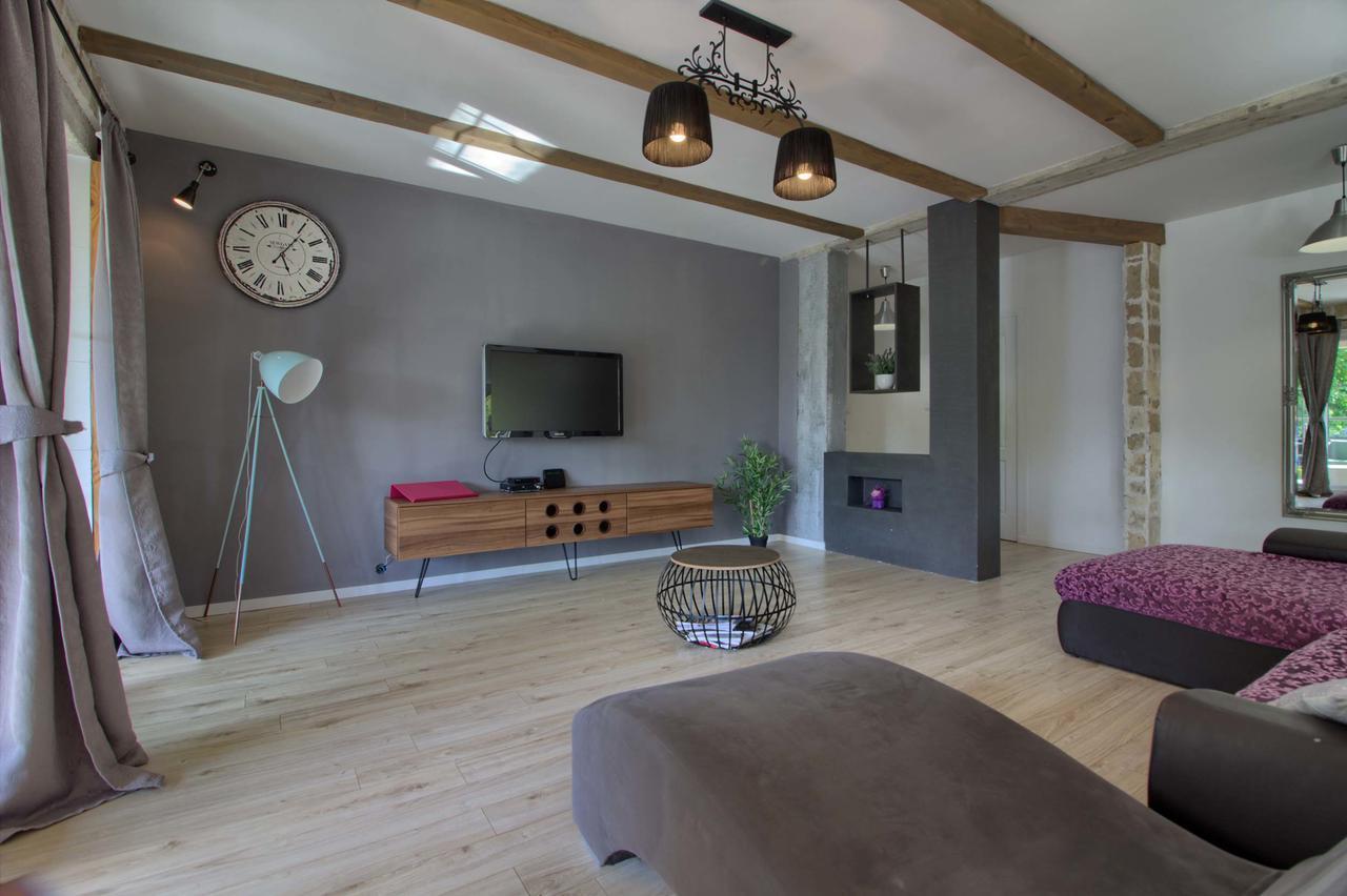 Villa Stylish & Luxury Villa With Pool, Biliard, Extra Pool Heating Available - Wiibuk *