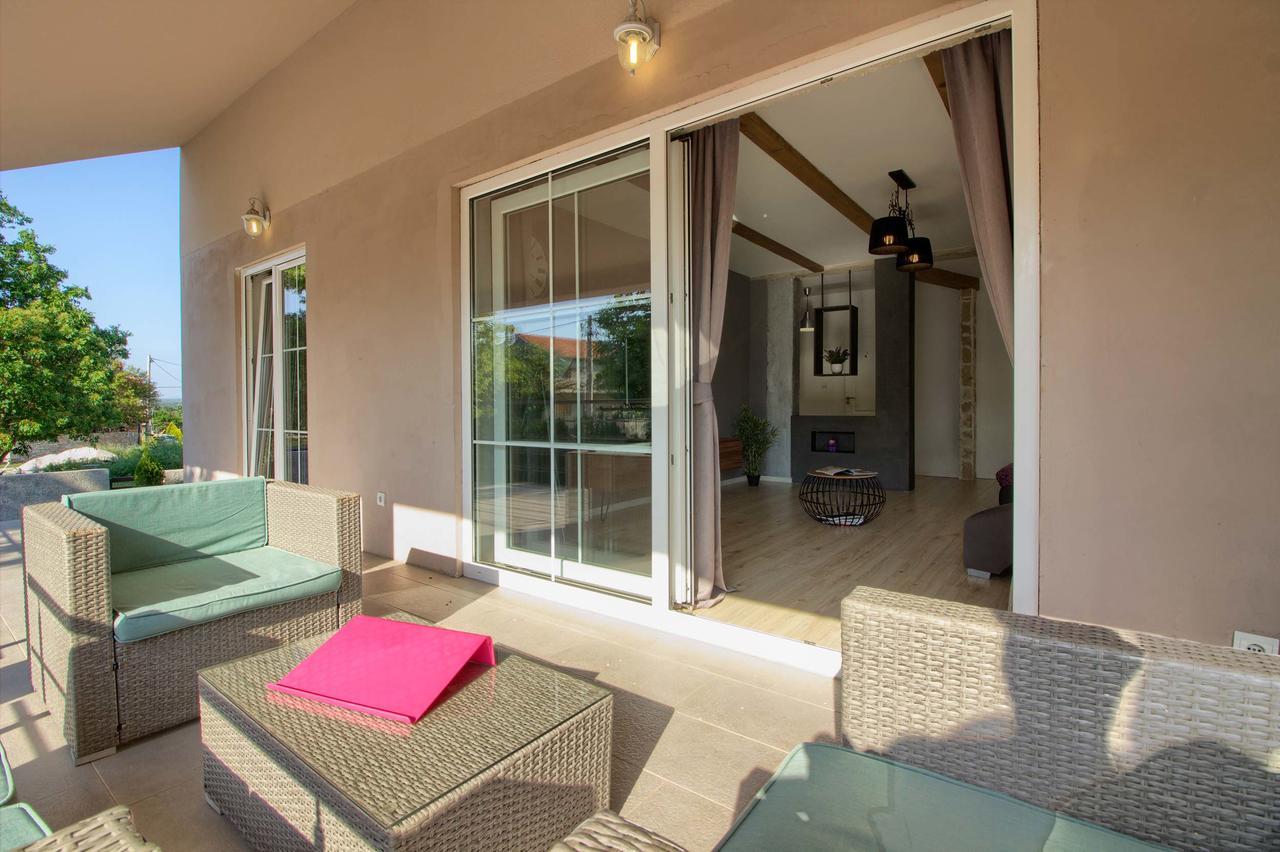 Stylish & Luxury Villa With Pool, Biliard, Extra Pool Heating Available - Wiibuk *