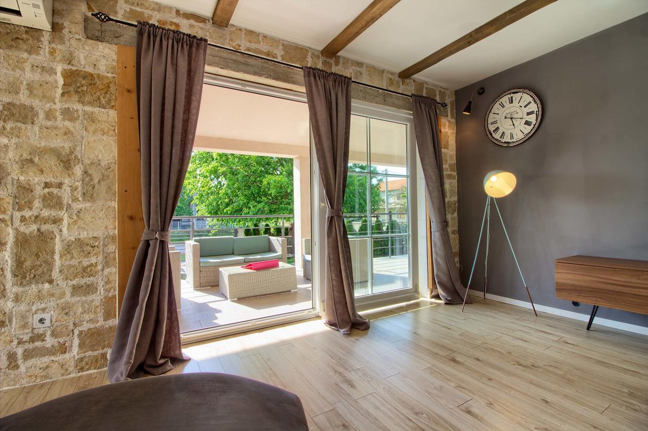 Stylish & Luxury Villa With Pool, Biliard, Extra Pool Heating Available - Wiibuk Pula