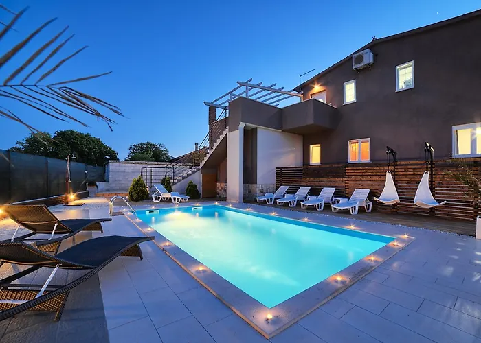 Stylish & Luxury Villa With Pool, Biliard, Extra Pool Heating Available - Wiibuk