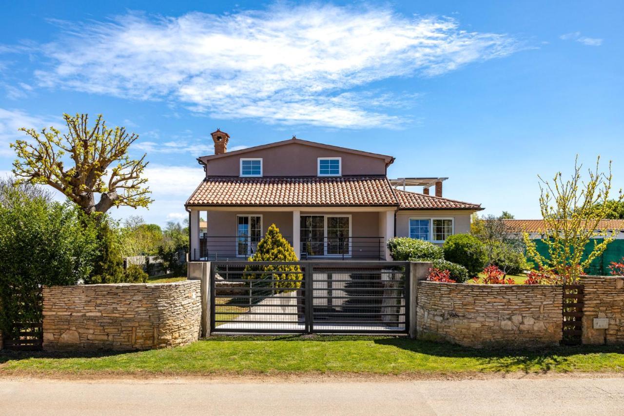 Vila Stylish & Luxury Villa With Pool, Biliard, Extra Pool Heating Available - Wiibuk Pula