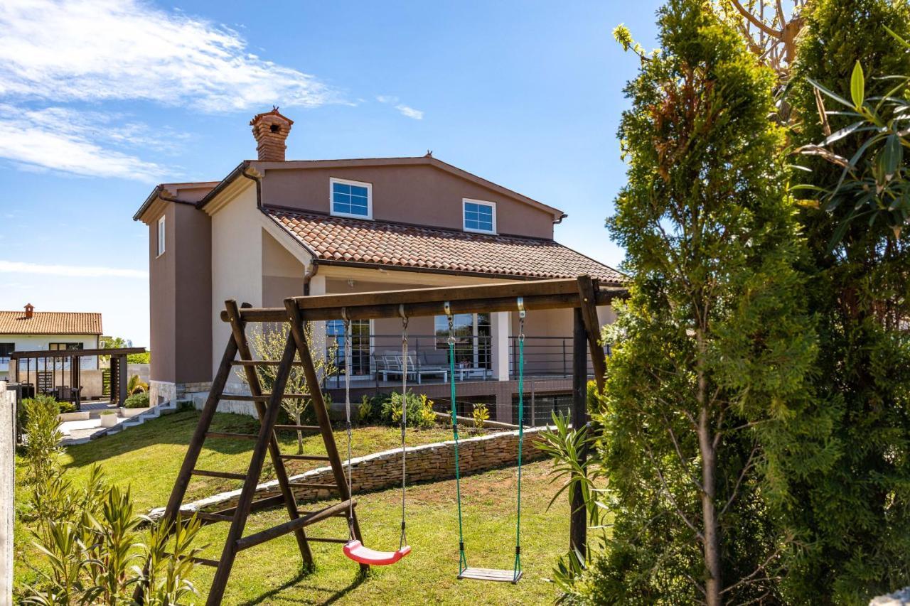 Stylish & Luxury Villa With Pool, Biliard, Extra Pool Heating Available - Wiibuk Pula