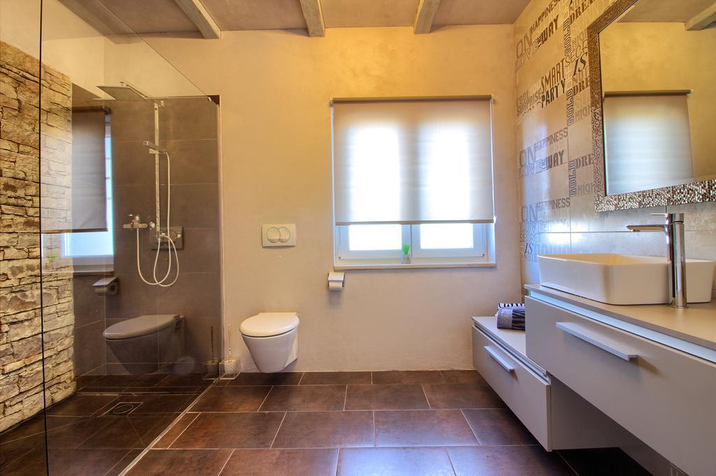 Vila Stylish & Luxury Villa With Pool, Biliard, Extra Pool Heating Available - Wiibuk *