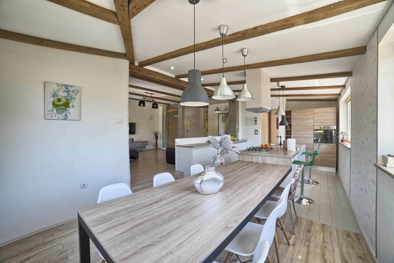 Stylish & Luxury Villa With Pool, Biliard, Extra Pool Heating Available - Wiibuk Vila