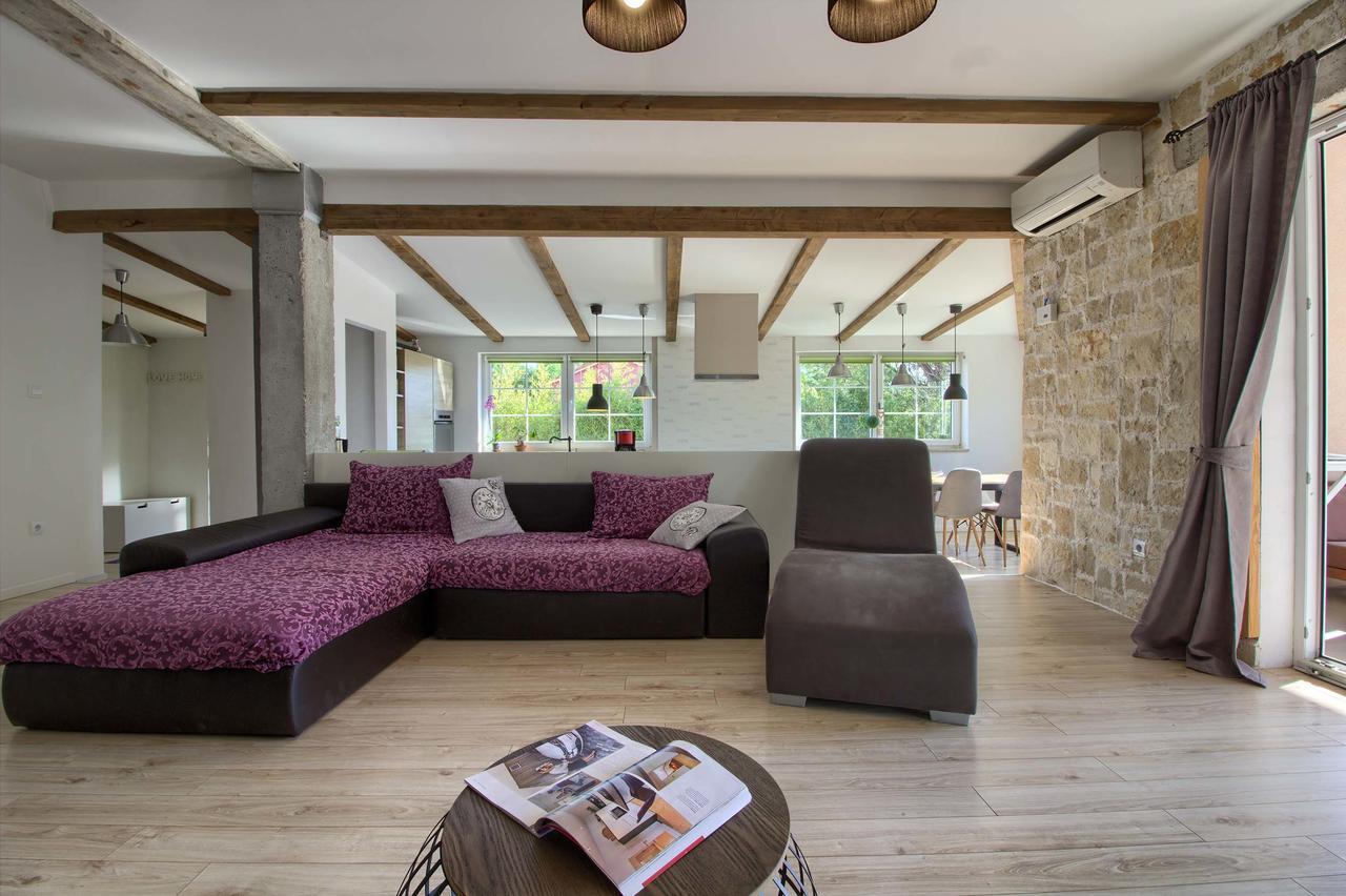 Stylish & Luxury Villa With Pool, Biliard, Extra Pool Heating Available - Wiibuk Vila